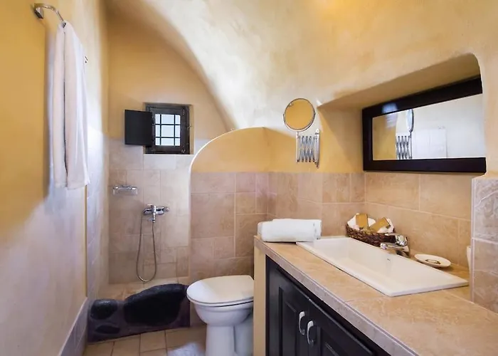 Ramni House: Private With Pool By The Sea فيلة