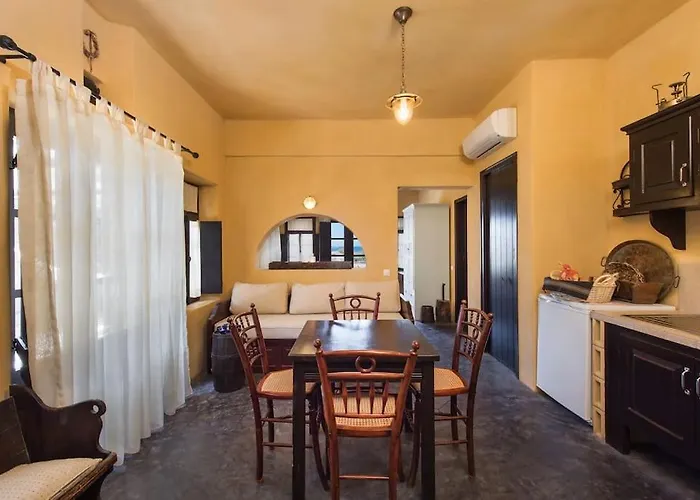 فيلة Ramni House: Private With Pool By The Sea أويا